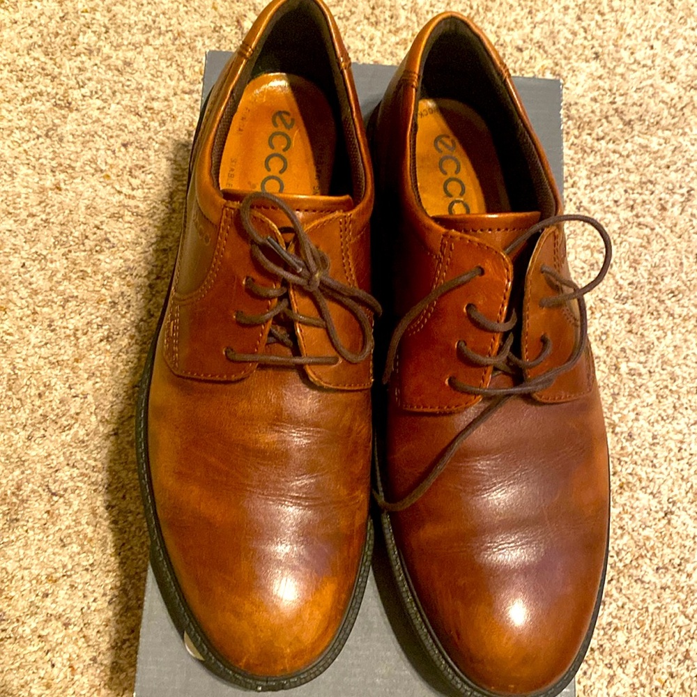 ECCO brown leather dress shoe